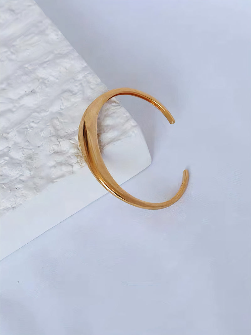 Amoura Bangle