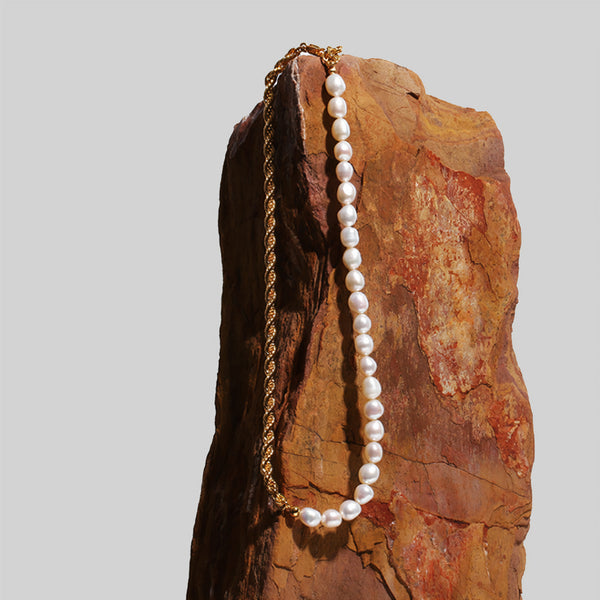 Lilia Necklace